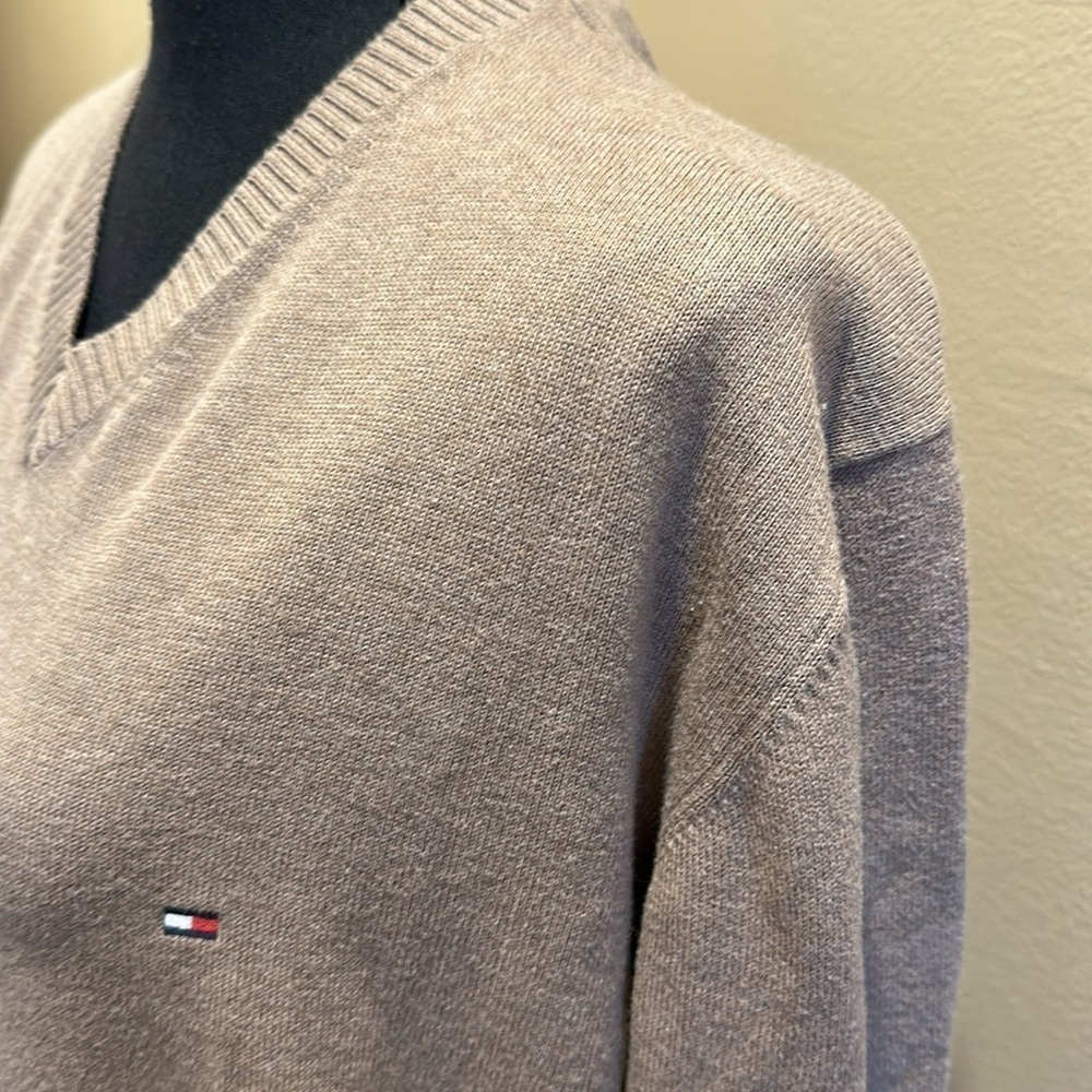 MENS TOMMY HILFIGER BROWN LONG SLEEVE V NEXK SWEATER - Picture 2 of 2